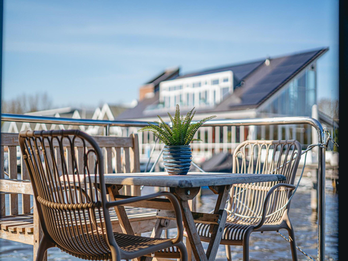 3, Houseboat at Marina with Lake Views, Uitgeest
