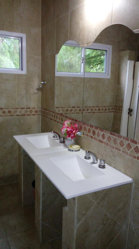 Bathroom 2, Hosteria Atelier, Tigre