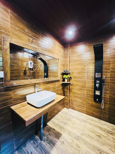 Bathroom 2, The kingdom of ella, Ella