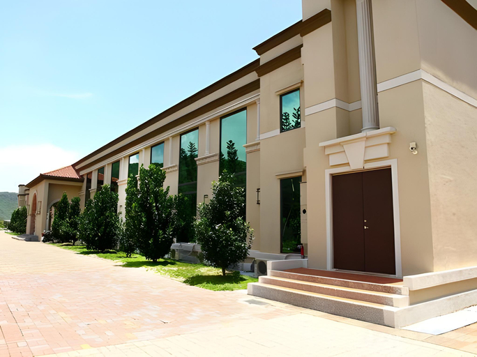 Exterior & Views