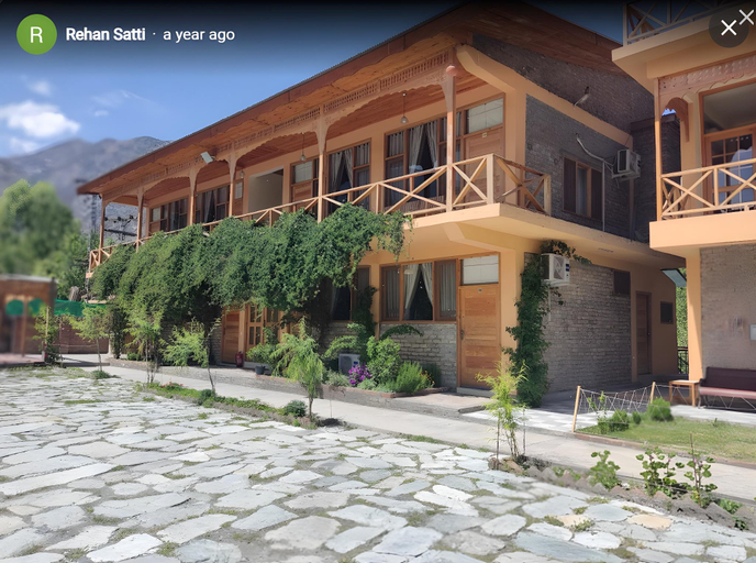 Exterior & Views