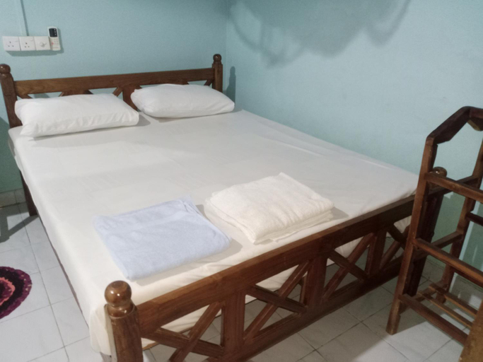 Bedroom 3, Village Garden Inn, Medawachchiya