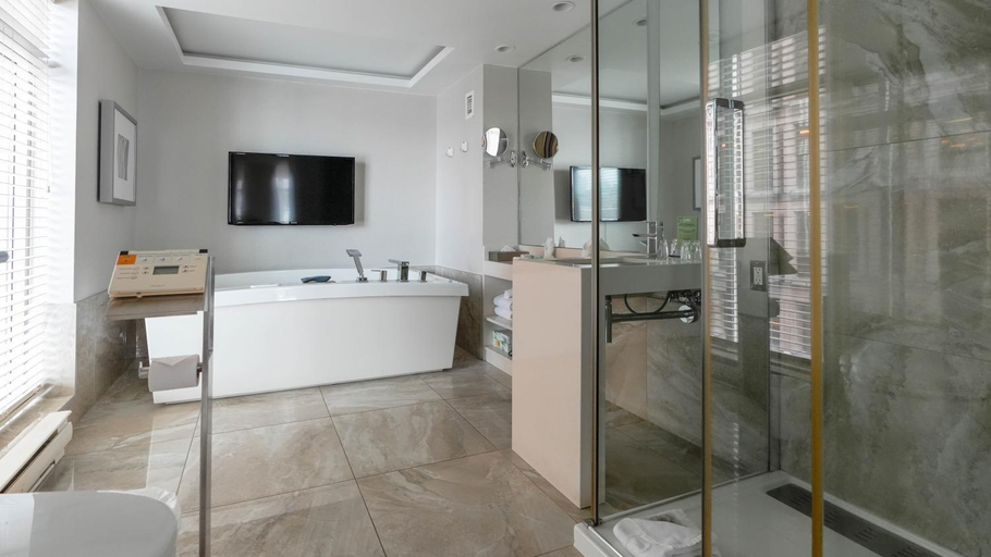 Bathroom 3, Hotel Palace Royal, Communauté-Urbaine-de-Québec