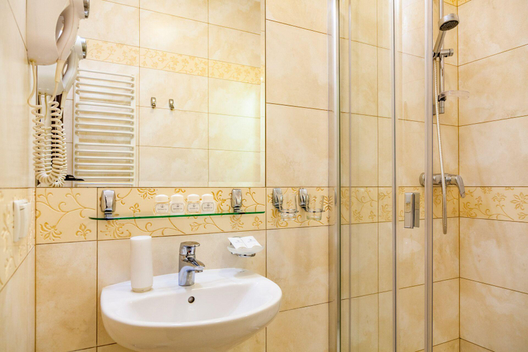 Bathroom 4, Hotel Robert's Port, Mrągowo
