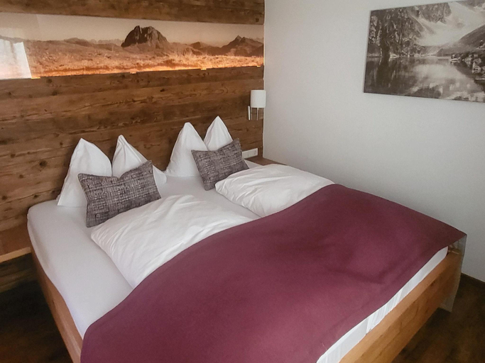 Bedroom 2, Apartment in Hohe Tauern with Mountain Views, Zell am See