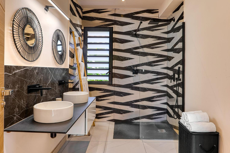 Bathroom 4, Le Moma by the ocean, Les Trois-Bassins