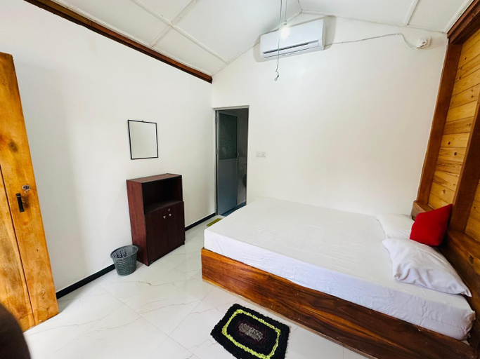 Bedroom 4, Dot's bey beach cabanas, Trincomalee Town and Gravets