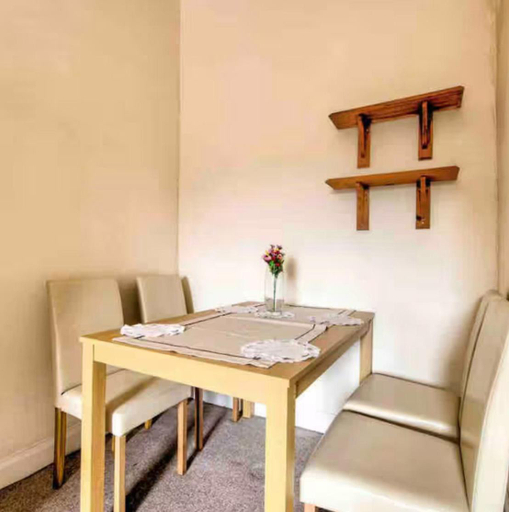Others 4, Cosy, large double room in a shared flat, Edinburgh