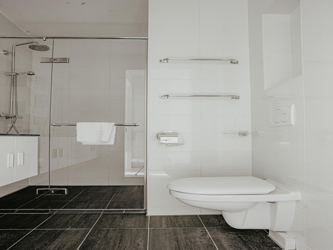 Bathroom 3, Apartment by the Beach with Sea Views, Bergen