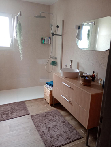 Bathroom 3, La conviviale, Charente-Maritime