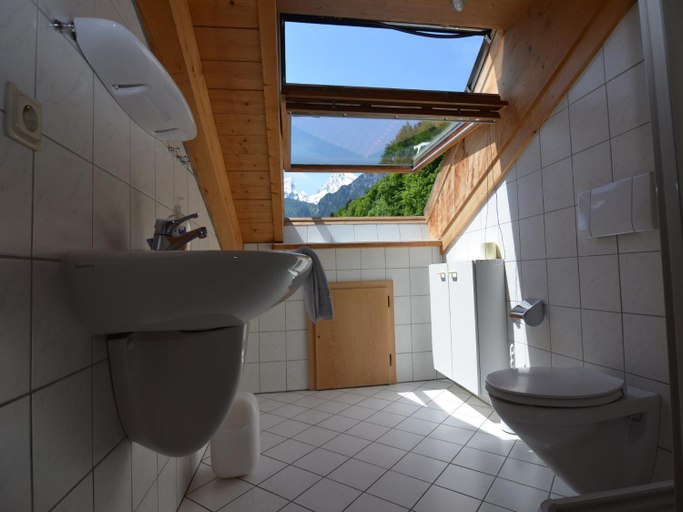 Bathroom 3, Uriger Komfort, Alpenparadies, Berchtesgadener Land