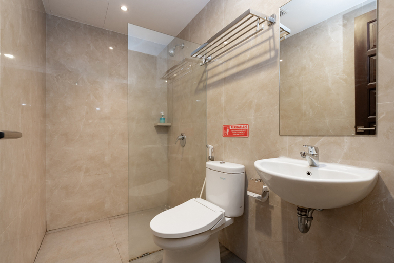 Bathroom 3, RedDoorz Plus @ UNO Jalan Merak Samarinda, Samarinda