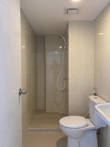 Bathroom 2, Modern Minimalist 2BR M-Town Residence Serpong, Tangerang