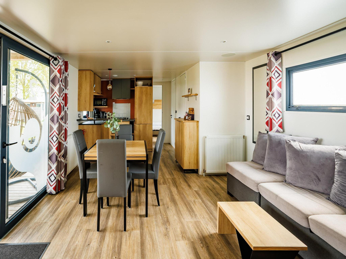 Others 4, Lodge in Netherlands with Pool  Veranda, Buren