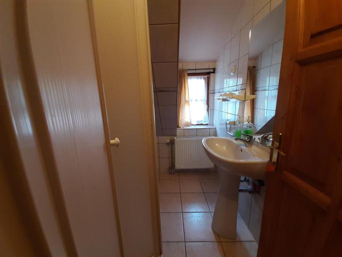 Bathroom 3, Ezerjo Okofogado, Őriszentpéter