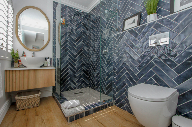 Bathroom 4, Elegant 2BR Oceanview Apartment Umhlanga | Pool & Beach, eThekwini