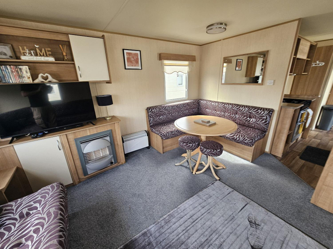 Facilities 5, Ty Mawr Chalet Sleeps 6 with Fireplace, Conwy