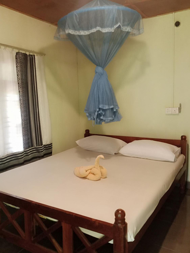 Bedroom 2, Village Garden Inn, Medawachchiya