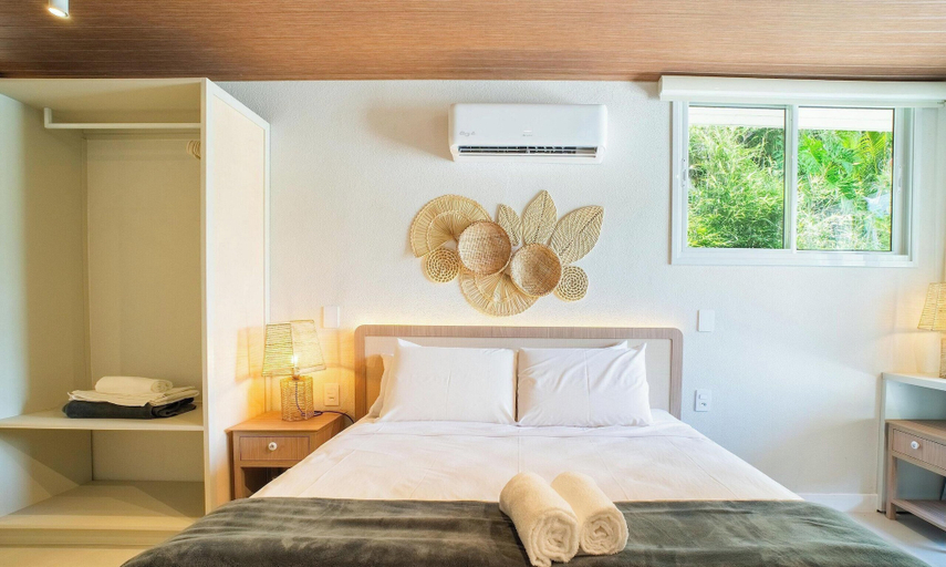 Room 5, Beachfront Condominium in Morro das Pedras - Ftss, Florianopolis