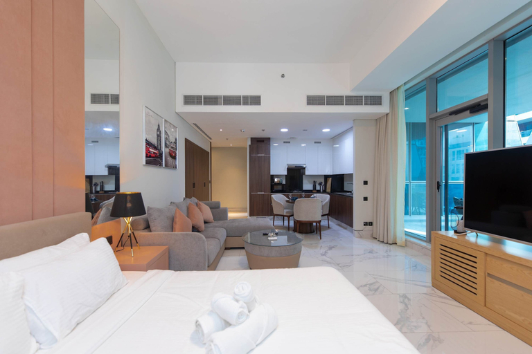 Room 4, Stylish Studio in Iconic J ONE, Dubai