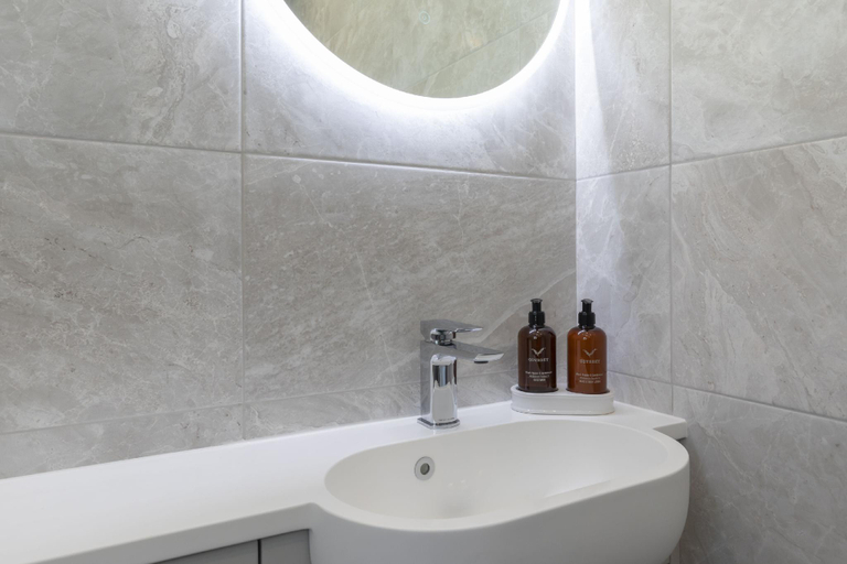 Bathroom 3, Stunning Five Bed Detached Home with Hot Tub, Gloucestershire