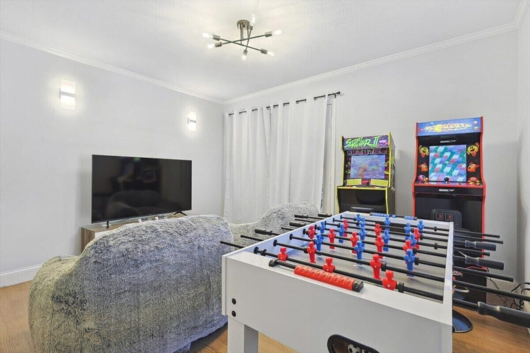 Interior 2, Upscale 6BR Home With Pool, Hot Tub & Game Room, Dallas