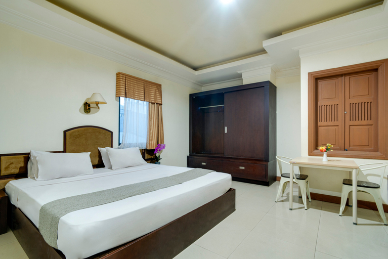 Denpasar Hotel Makassar by LIFE - Tap to explore photos