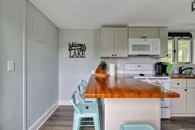 Interior 3, Spacious Lakeside Retreat: 4-bedroom Game Room, Penobscot