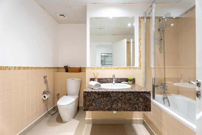 Bathroom 3, Urban Panda Skyview Hostel JBR, Dubai