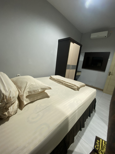Star Inn @ Tanjung selor Room Type - Kamar no 7 dan 8 (lantai 2) Queens bed WC luar
