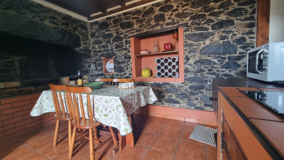 Others 4, Casa da Achada de Cima, Calheta
