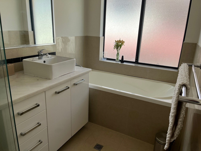 Bathroom 3, Cloverdale Family Accommodation, Perth