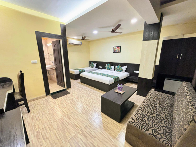 Bedroom 3, Hotel Wardhman, Jabalpur