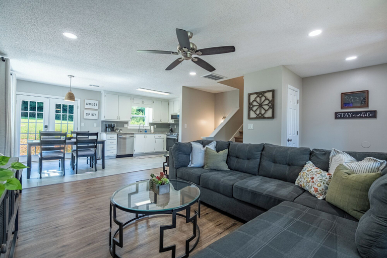 Interior 2, Pet-friendly 3BR 2BA Quiet Comfort Near Nature, Bartow