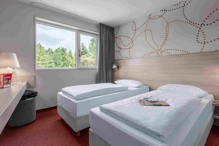 Bedroom 5, Serways Hotel Heiligenroth, Westerwaldkreis
