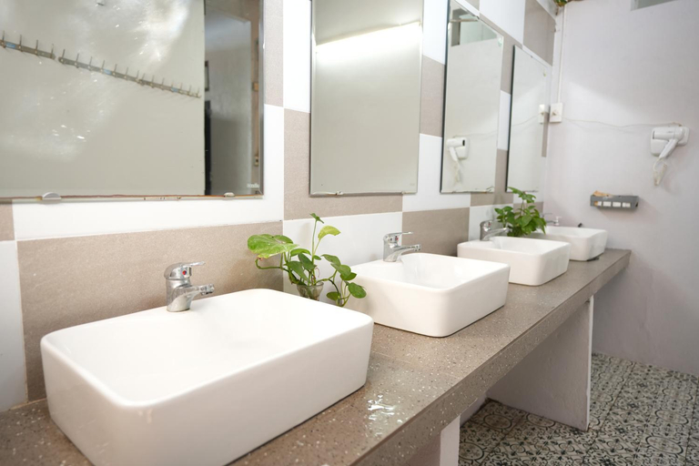Bathroom 4, Woodstock Beach Camp, Cát Hải