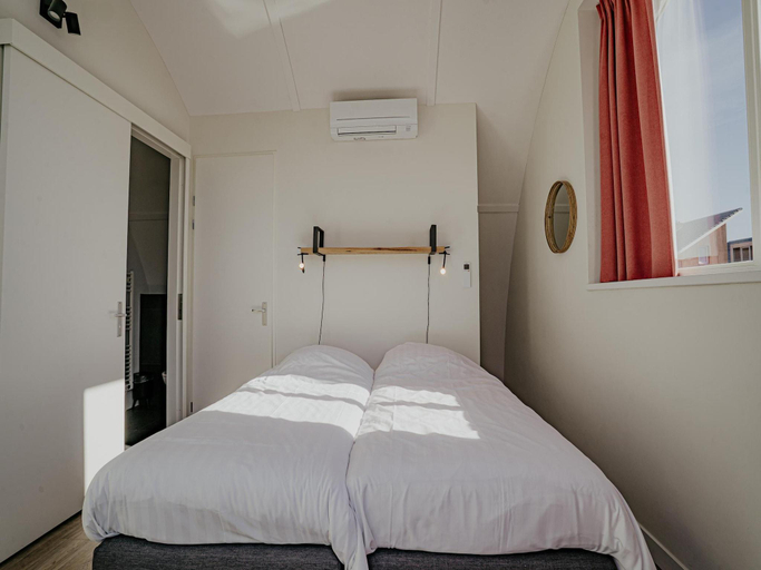 Bedroom 2, Modern Waterfront Retreat, Uitgeest