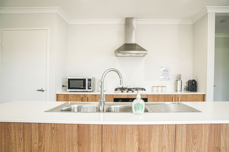 Private kitchen 2, StayAU 4BRM Family Beach Retreat, Rockingham