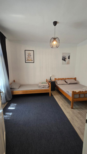 Others 4, Centar Pozege, stan za odmor, Požega