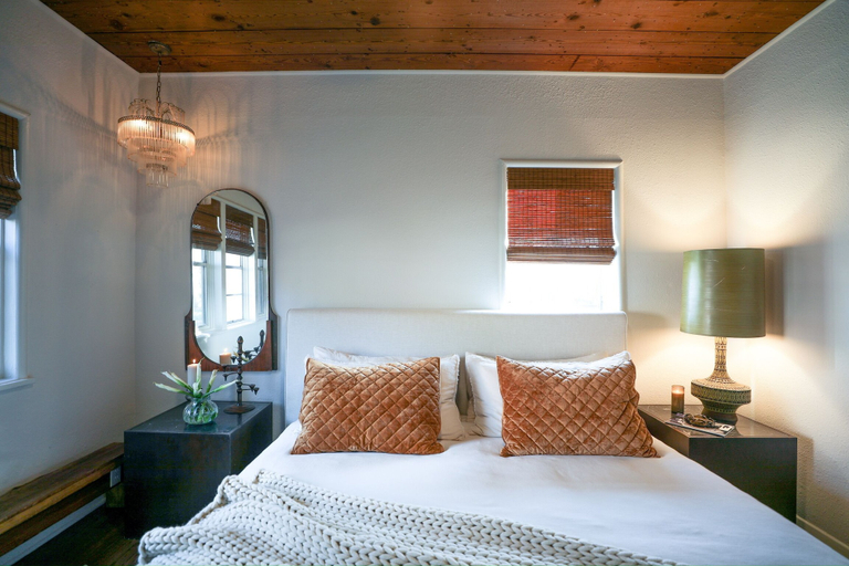 Room 4, Ponderosa Boutique Collection, Houston