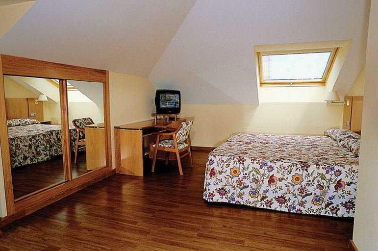 Bedroom 3, Hotel Villa de Llanes, Asturias