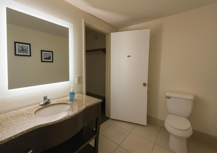 Bathroom 4, Valley Inn, Maricopa