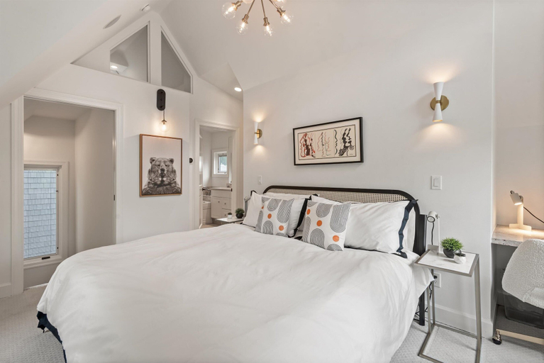 Interior 5, Aspen Eleve Serene 3BR Retreat With Hot Tub, Pitkin