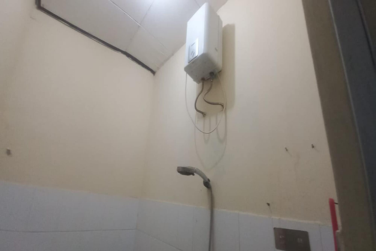 Bathroom 5, OYO 95110 Eksklusif Gueshouse Syariah (permanently closed), Boyolali