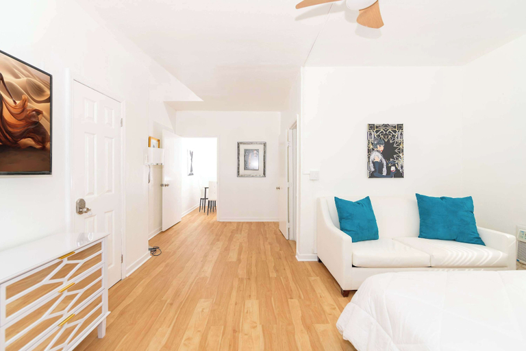 Interior 2, Sunny 2BR Miami Beach Apartment, Perfect Location!, Miami-Dade