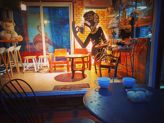 Food & Drinks, Charn Mai Chai Lay, Khuan Khanun