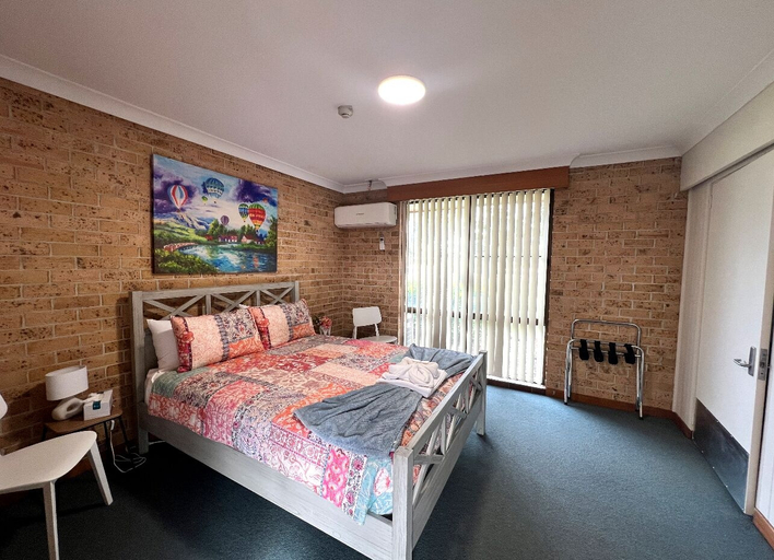 Room 2, Christine Griffiths Units, Dubbo - Pt A