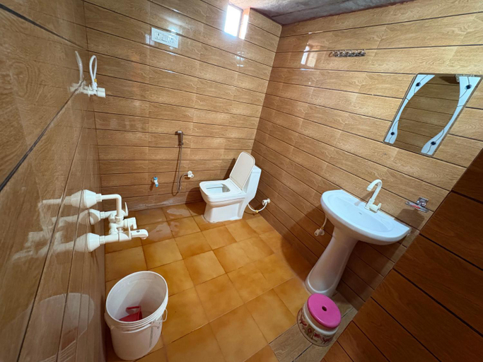 Bathroom 3, Gangaram osian village home stay, Jodhpur
