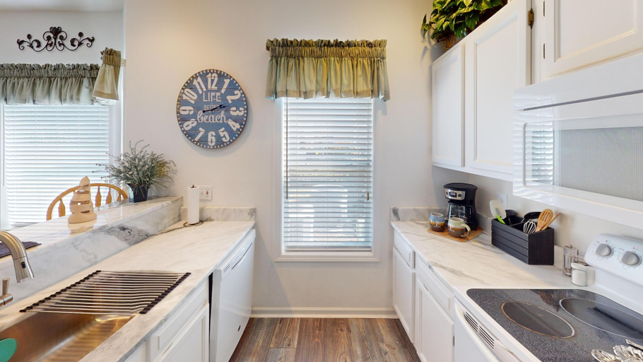 Interior 5, River Creek 2 Unit 2002, Brunswick