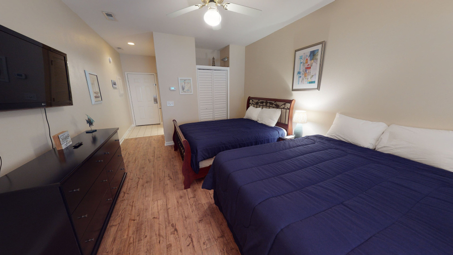 Interior 5, River Creek 2 Unit 2003, Brunswick